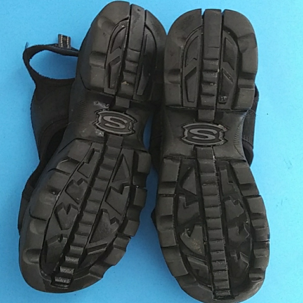 Skechers